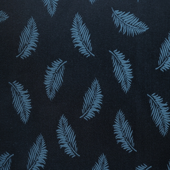 JQ 30 đen hoạ tiết lông vũ xanh 