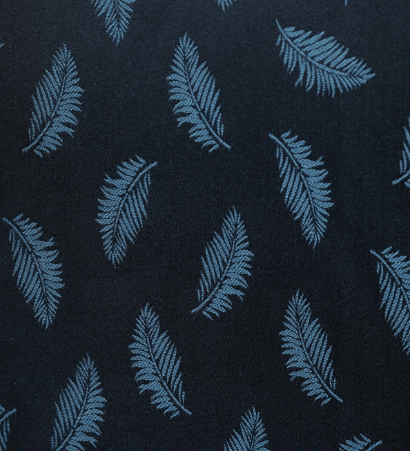 JQ 30 đen hoạ tiết lông vũ xanh 